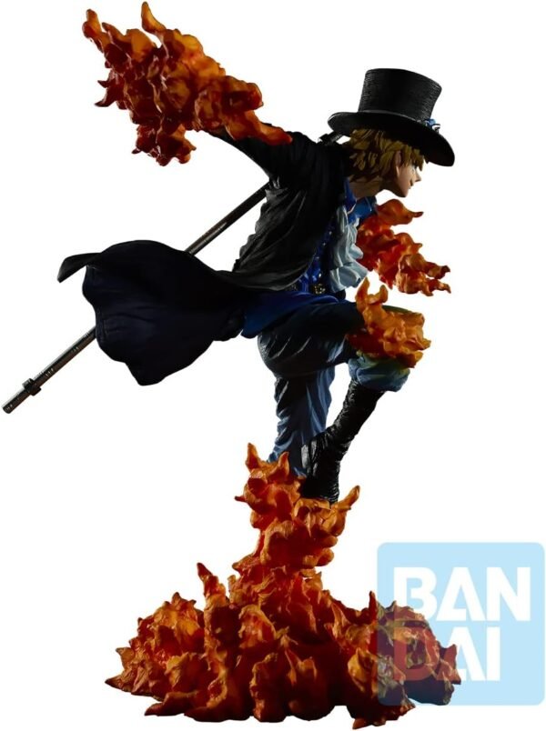 Figurine One Piece Luffy Ace Sabo sur un Canapé 4